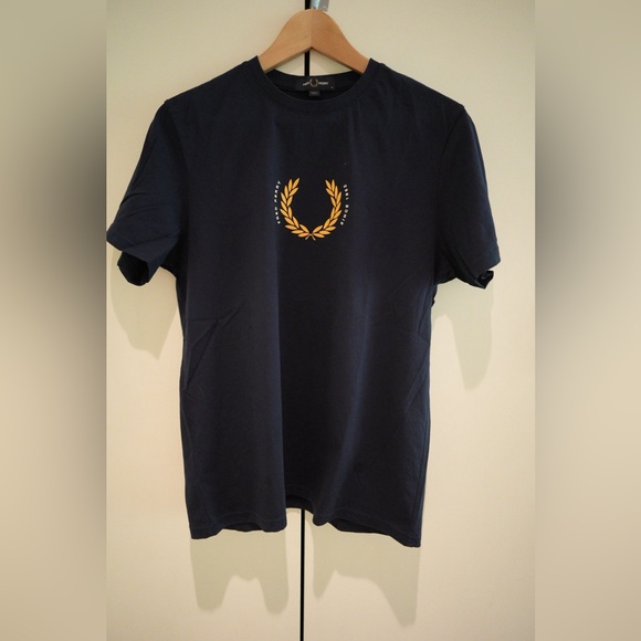 Fred Perry LAUREL WREATH T-SHIRT - Picture 1 of 2